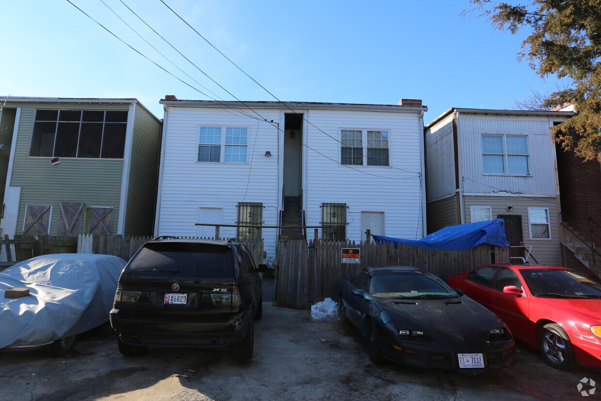 Building Photo - 1216 Raum St NE