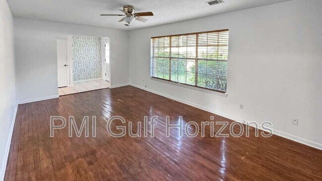 Foto del edificio - 8053 Malibu Cir