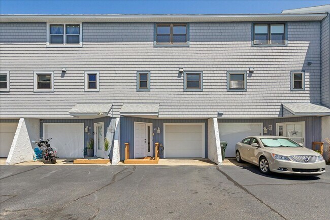 Building Photo - 2100 E Ocean View Ave
