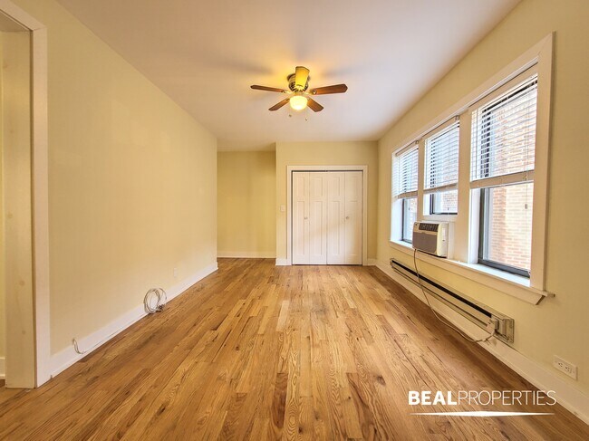 Foto del edificio - 3724 N Pine Grove Ave