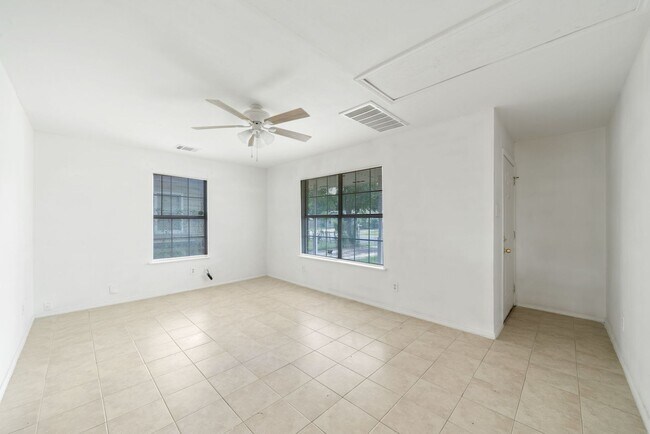 Foto del edificio - 2 Bedroom 1 Bathroom located in Lincoln He...
