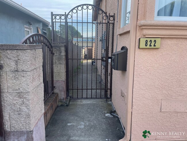 Foto del edificio - Charming 2BD/1BA Upper-Unit in Broadmoor Village – Daly City