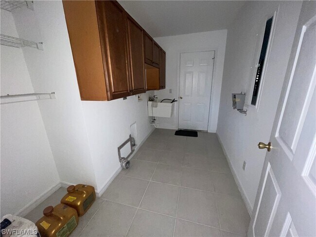Foto del edificio - 14370 Hampton Lake Ct