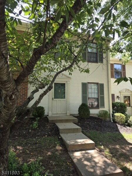 Foto del edificio - 27 Woodward Ln