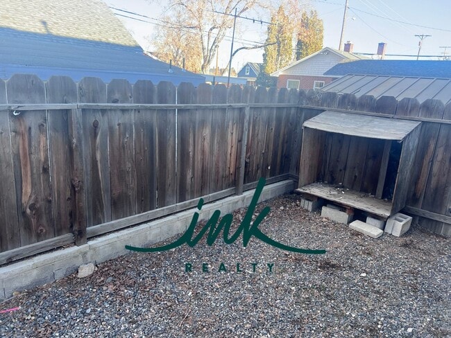 Building Photo - Lovely Gardnerville Townhome