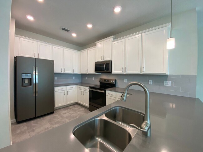 Photo - 3BD/2.5BA Townhome in Econ Trails Near Val...