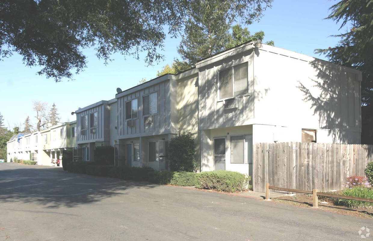 Primary Photo - Renee Apartments