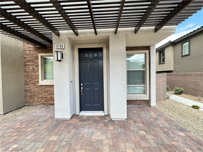 Foto del edificio - 11703 Emerald Lk Ave