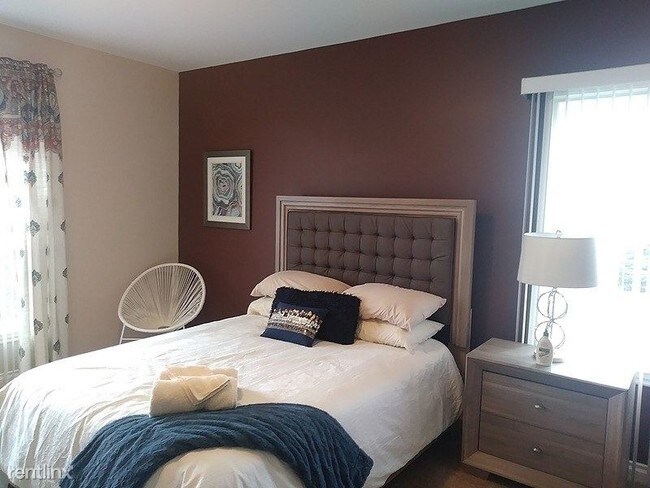 Building Photo - 3 br, 2 bath Condo - 180 Marina Court 85