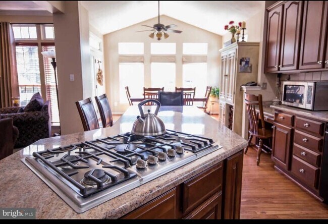 Building Photo - 43694 Maverick Ln