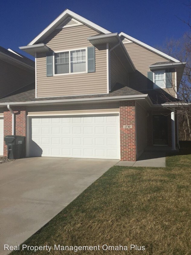 Primary Photo - 1730 N 176th Plz