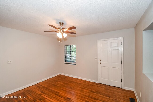 Building Photo - 1220 Adrian Ct