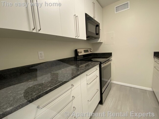 Building Photo - 1105 Massachusetts Ave