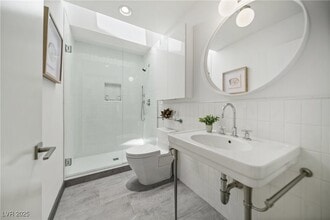 Building Photo - 3027 Bel Air Dr