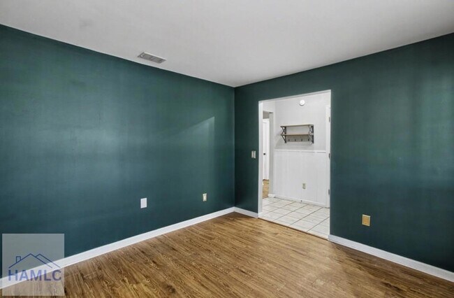 Building Photo - 404 Clairemore Cir