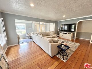 Building Photo - 22839 Oxnard St