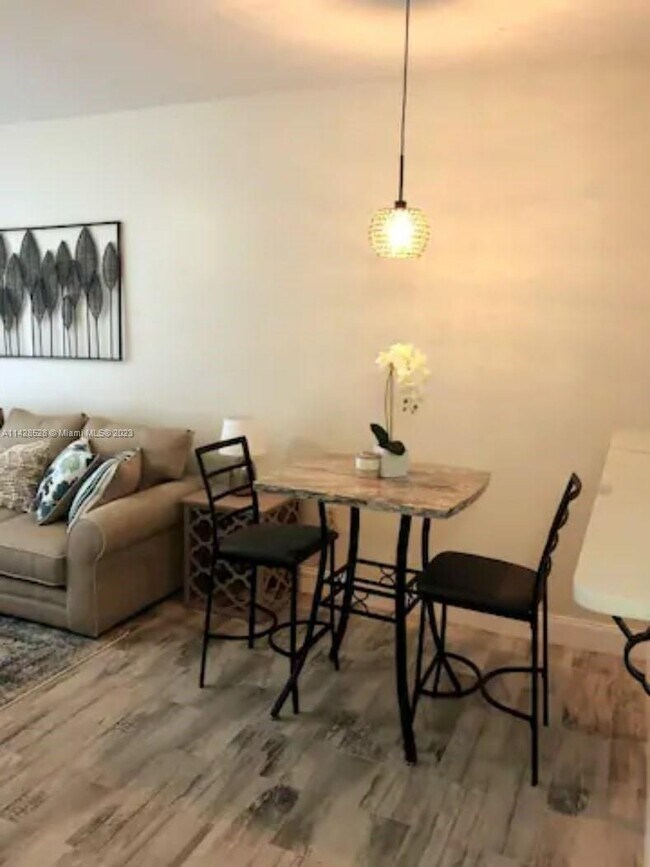 Foto del edificio - 511 Lucerne Ave