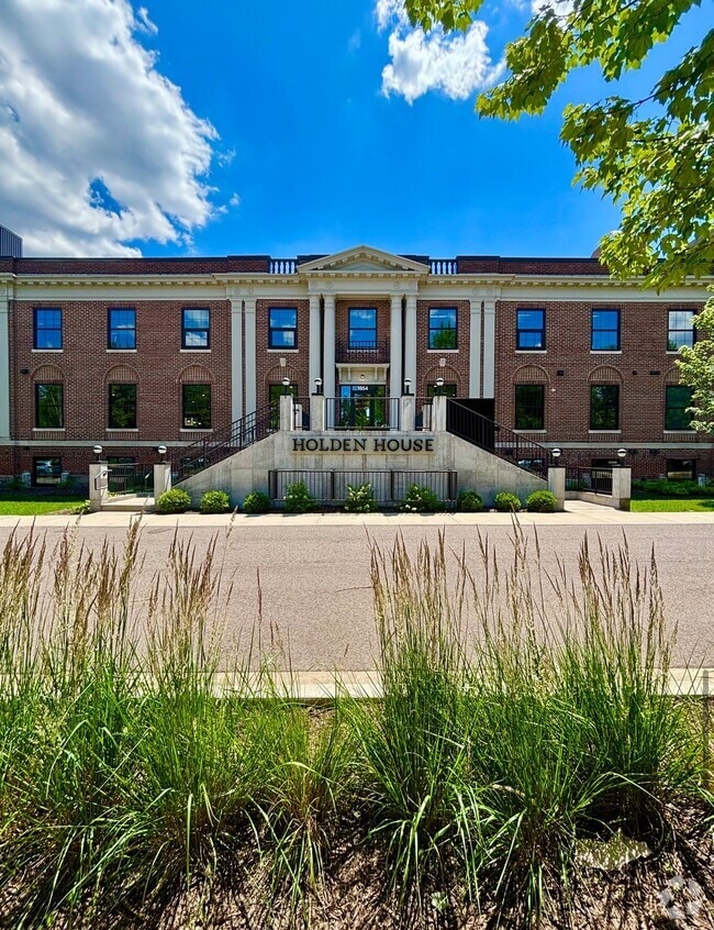 Building Photo - Holden House