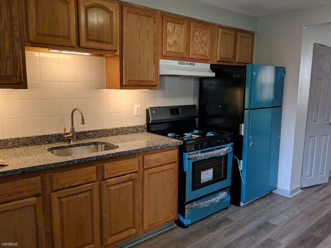 3 br, 1 bath - 121 Ledgecrest Ave A - 3 br, 1 bath  - 121 Ledgecrest Ave A