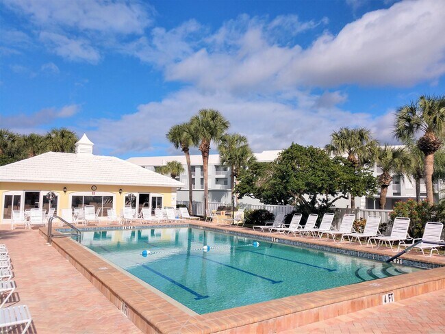 Foto del edificio - Seasonal 2-Bedroom 2-Bath Villa located in...