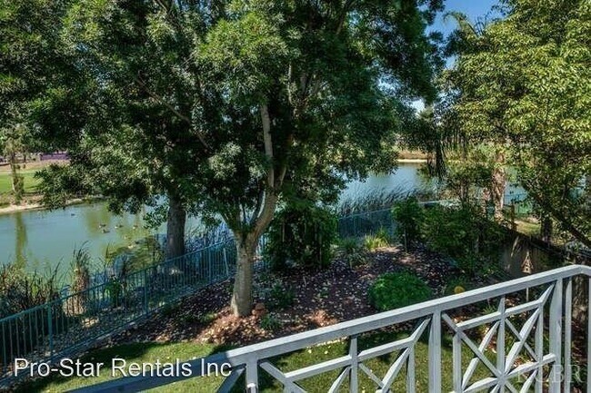 Building Photo - 3 br, 2.5 bath House - 110 Lake Dr.