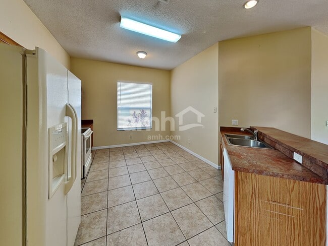 Foto del edificio - 1042 Raining Meadows Ln