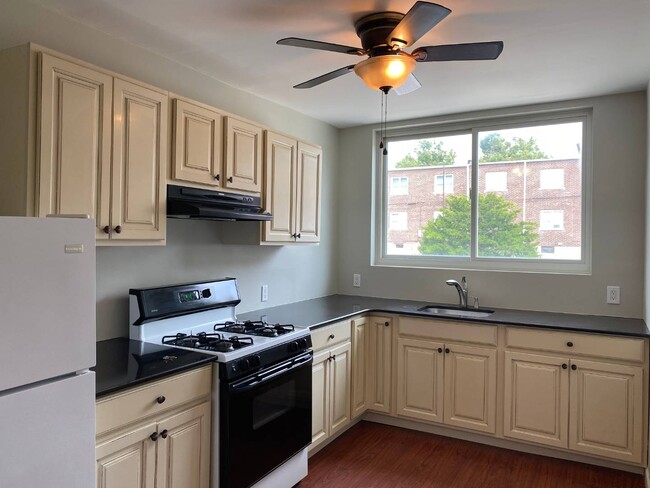 Building Photo - 91 Beechwood Pl