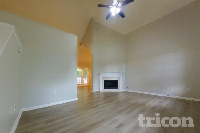 Building Photo - 665 Skyline Dr
