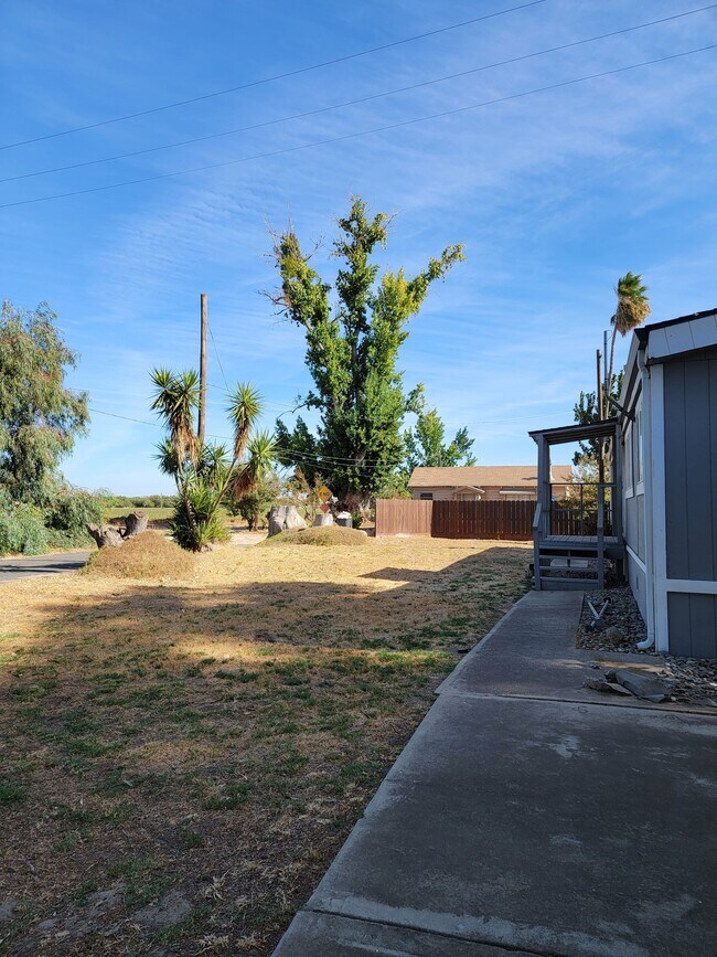 Foto del edificio - 2006 S Daubenberger Rd