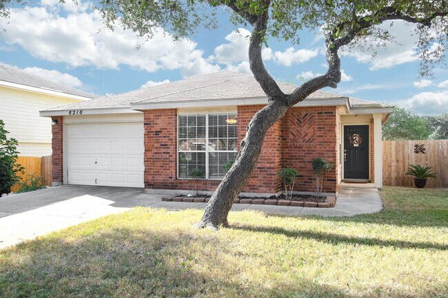 Foto del edificio - Stunning Open-Concept Home with Modern Amenities and Prime Location