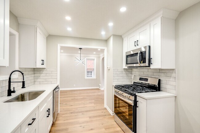 Foto del edificio - Spacious 3-Bedroom Home with Modern Comfort in Lyndhurst