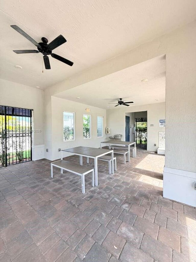 Building Photo - 1692 SE 9th Ave