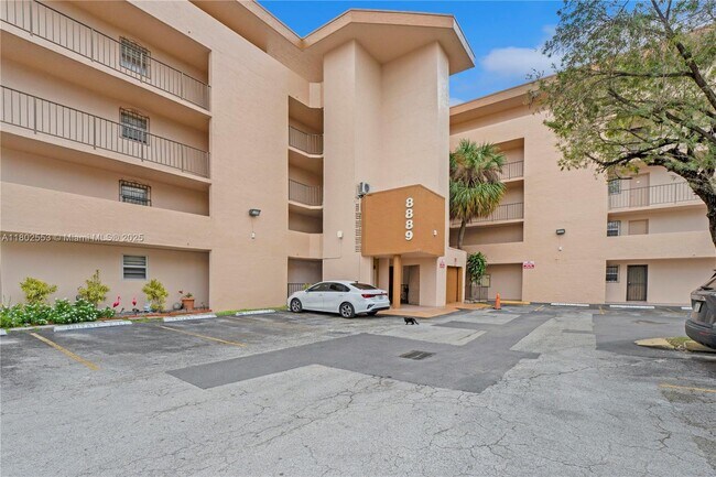 Building Photo - 8889 Fontainebleau Blvd