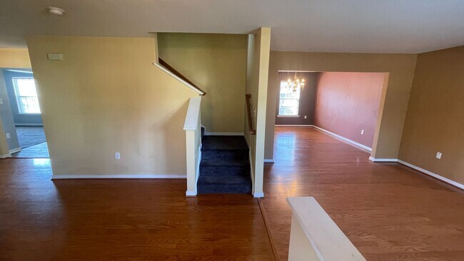 Building Photo - Spacious Chester Home with Garage