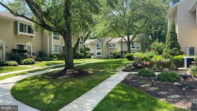 Building Photo - 280 Hilltop Ln