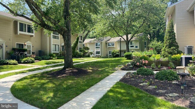 Foto del edificio - 280 Hilltop Ln