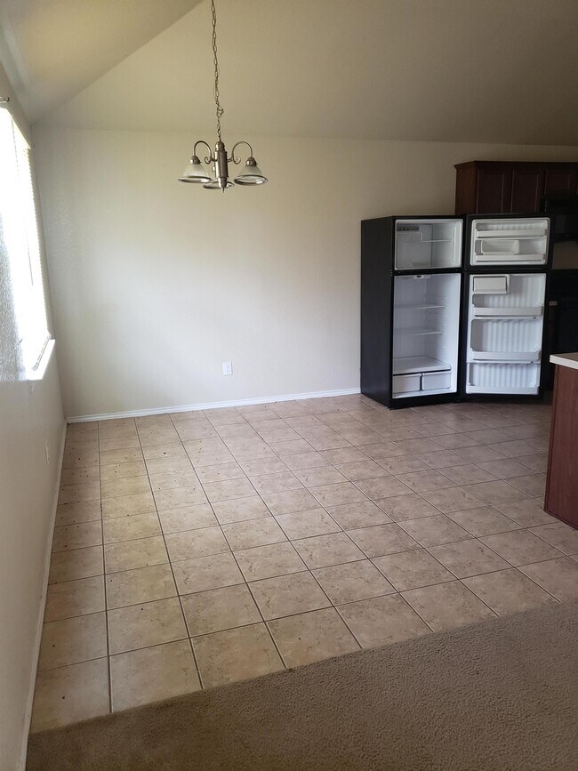 Building Photo - 910 Leah Dr