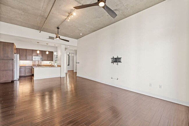 Building Photo - Modern 2 Bed + Office, 2 Bath Rental - Pri...