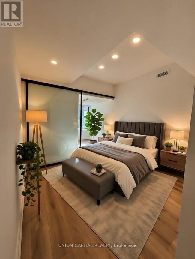 Building Photo - 758 Dovercourt Rd