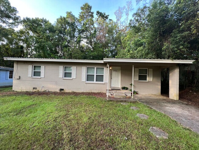 Building Photo - AVAILABLE AUGUST 2024 - Minutes from the S...