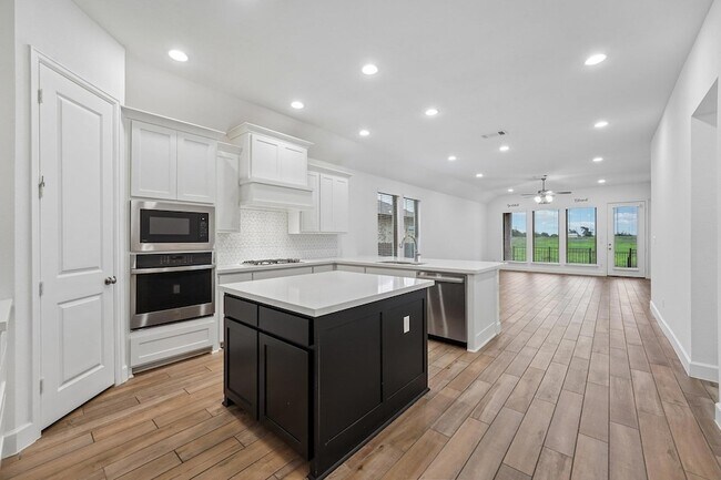 Building Photo - 133 Plumbago Loop