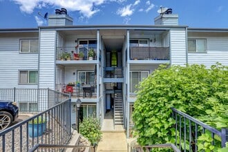 Building Photo - 13083 W Cedar Dr