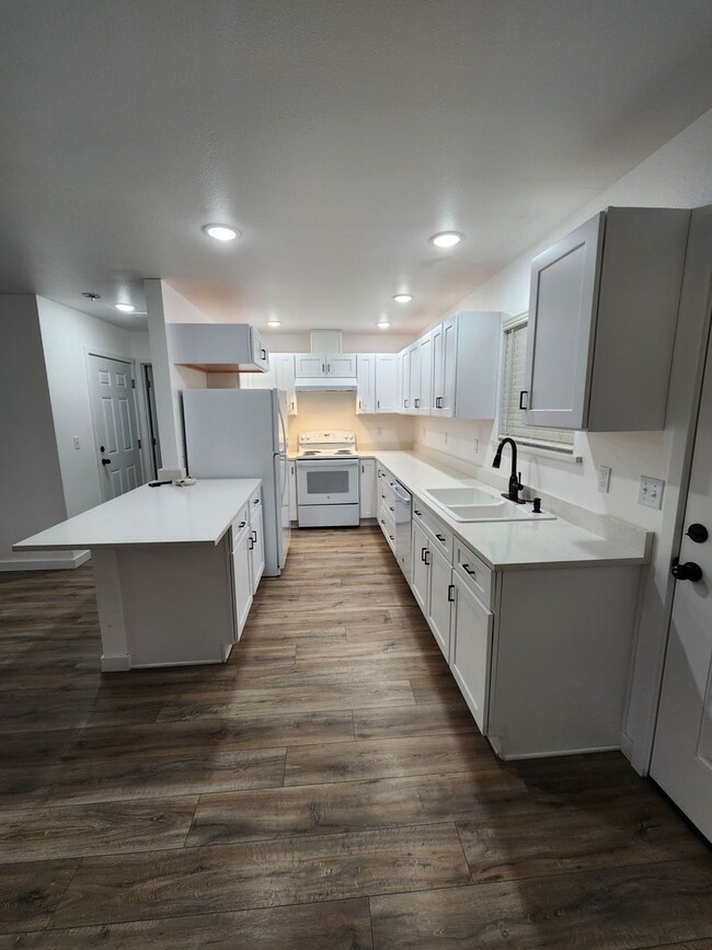 Building Photo - Galvin Duplex