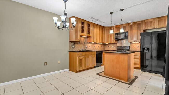 Foto del edificio - FANTASTIC 3BR/2.5BA TOWNHOME IN PALM HARBO...