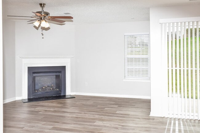 Building Photo - 12805 Coral Sunrise Dr