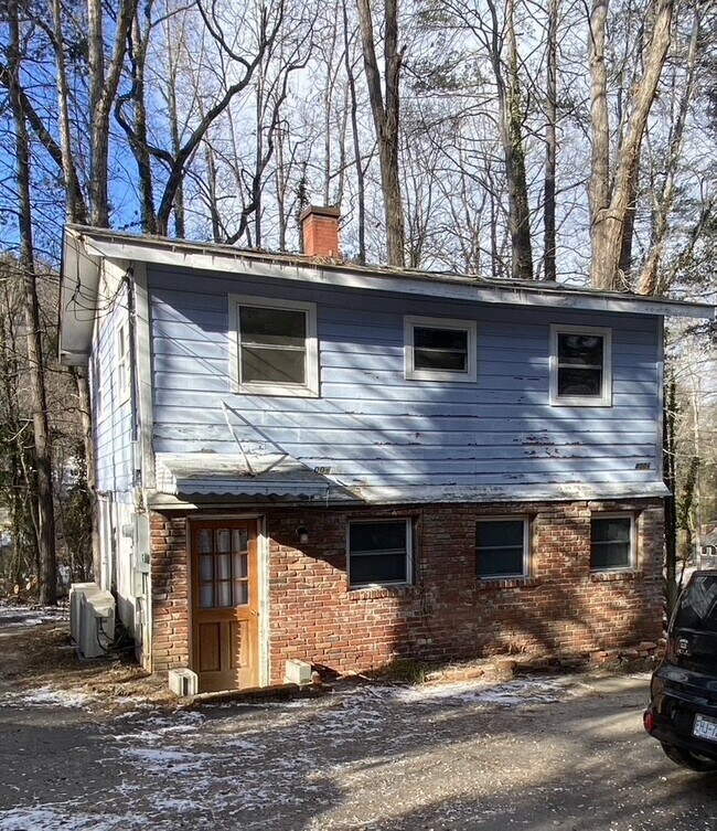 Building Photo - One Bedroom One bathroom apartment in the ...