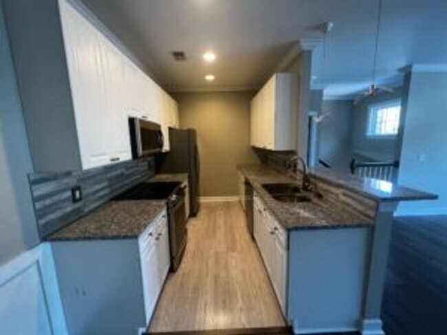 Foto del edificio - 1411 Belcourt Ln