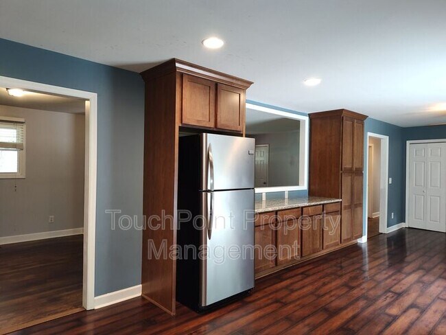 Foto del edificio - 303 Cedarwood Ln