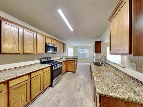 Building Photo - 8617 Discus Dr