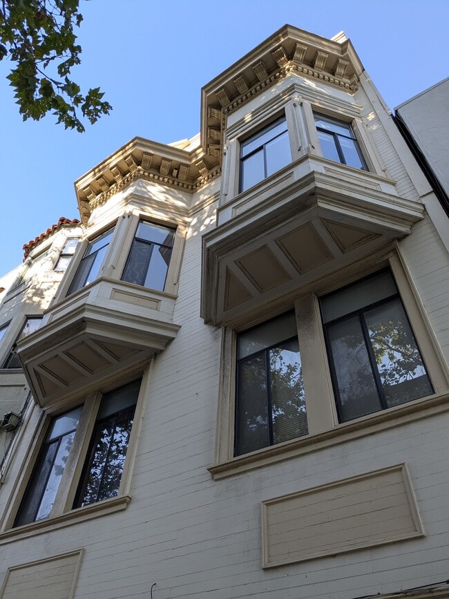 Building Photo - 1654 Grant Ave